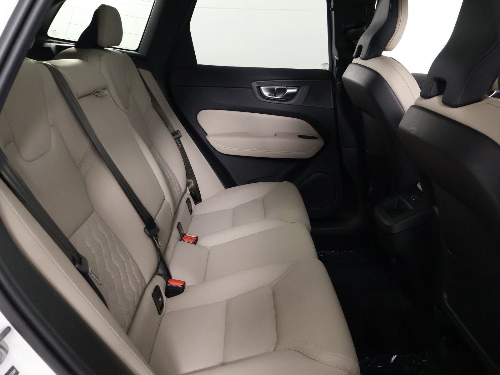 Certified 2026 Volvo XC60 B5 Plus w/ Protection Package Premier AWD/4WD image 30