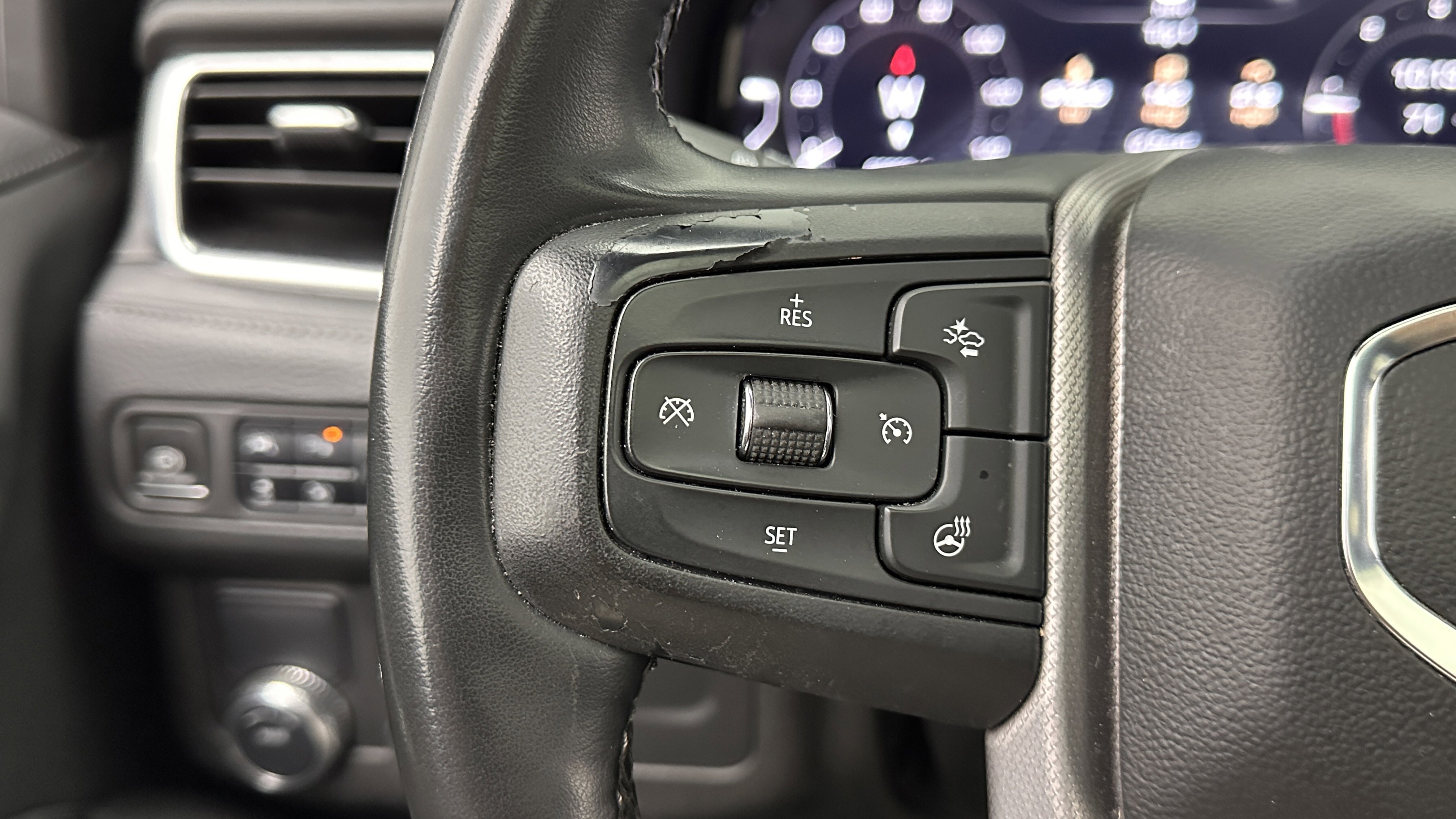Used 2023 GMC Yukon XL Denali RWD image 17