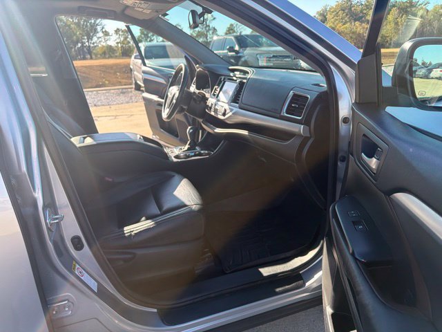 Used 2014 Toyota Highlander XLE FWD image 26