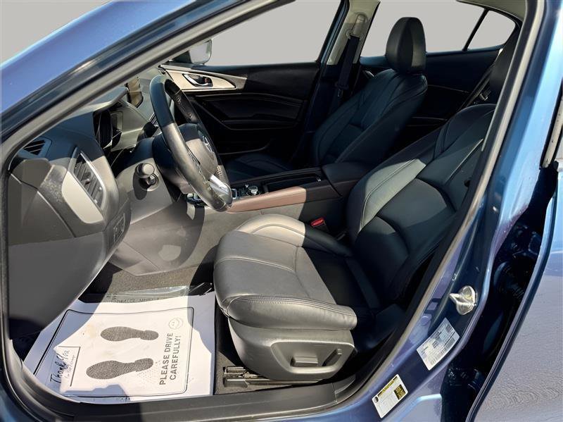 Used 2018 MAZDA MAZDA3 Touring FWD image 13
