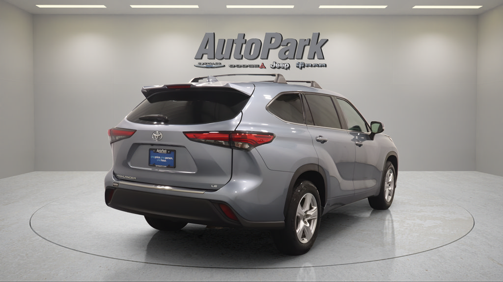 Used 2021 Toyota Highlander LE FWD image 9