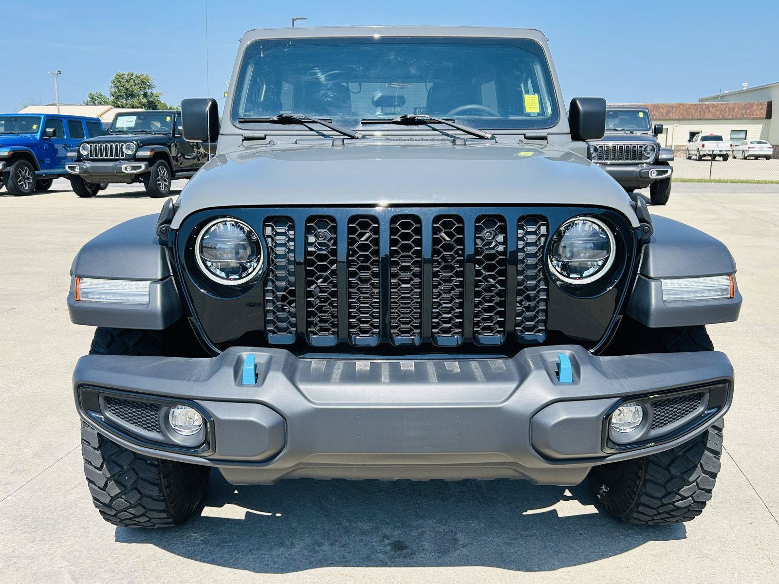 Used 2023 Jeep Wrangler Unlimited w/ Cold Weather Group AWD/4WD image 29