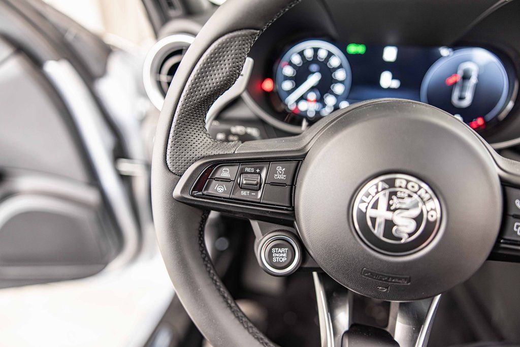 New 2025 Alfa Romeo Giulia AWD w/ Driving Assist Package image 25
