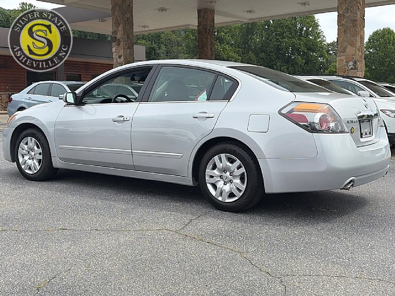 Used 2011 Nissan Altima 2.5 S FWD image 4