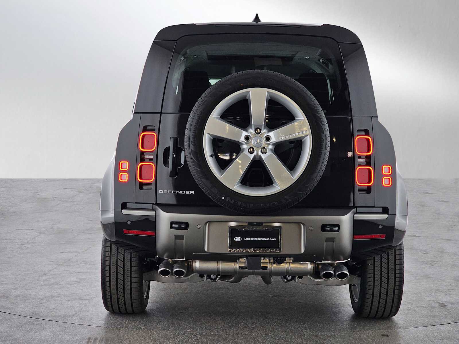 New 2025 Land Rover Defender 110 X-Dynamic SE image 4