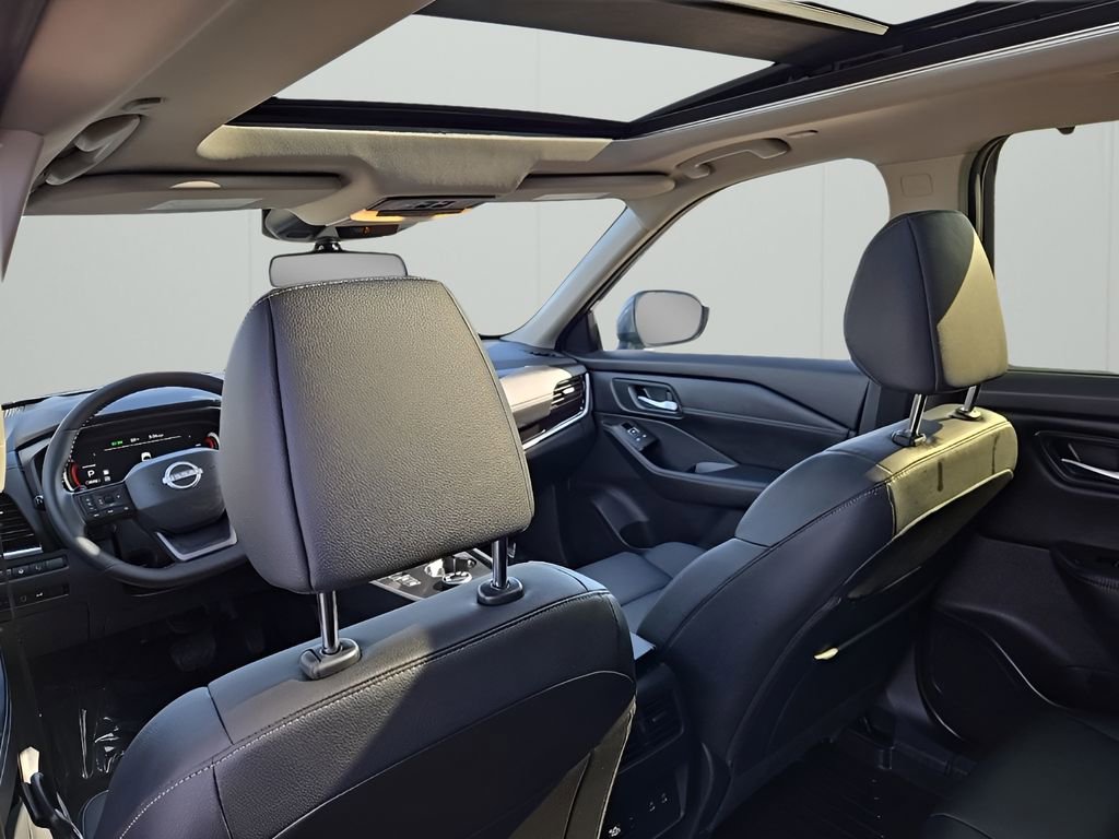 Used 2025 Nissan Rogue SL w/ SL Premium Package image 14