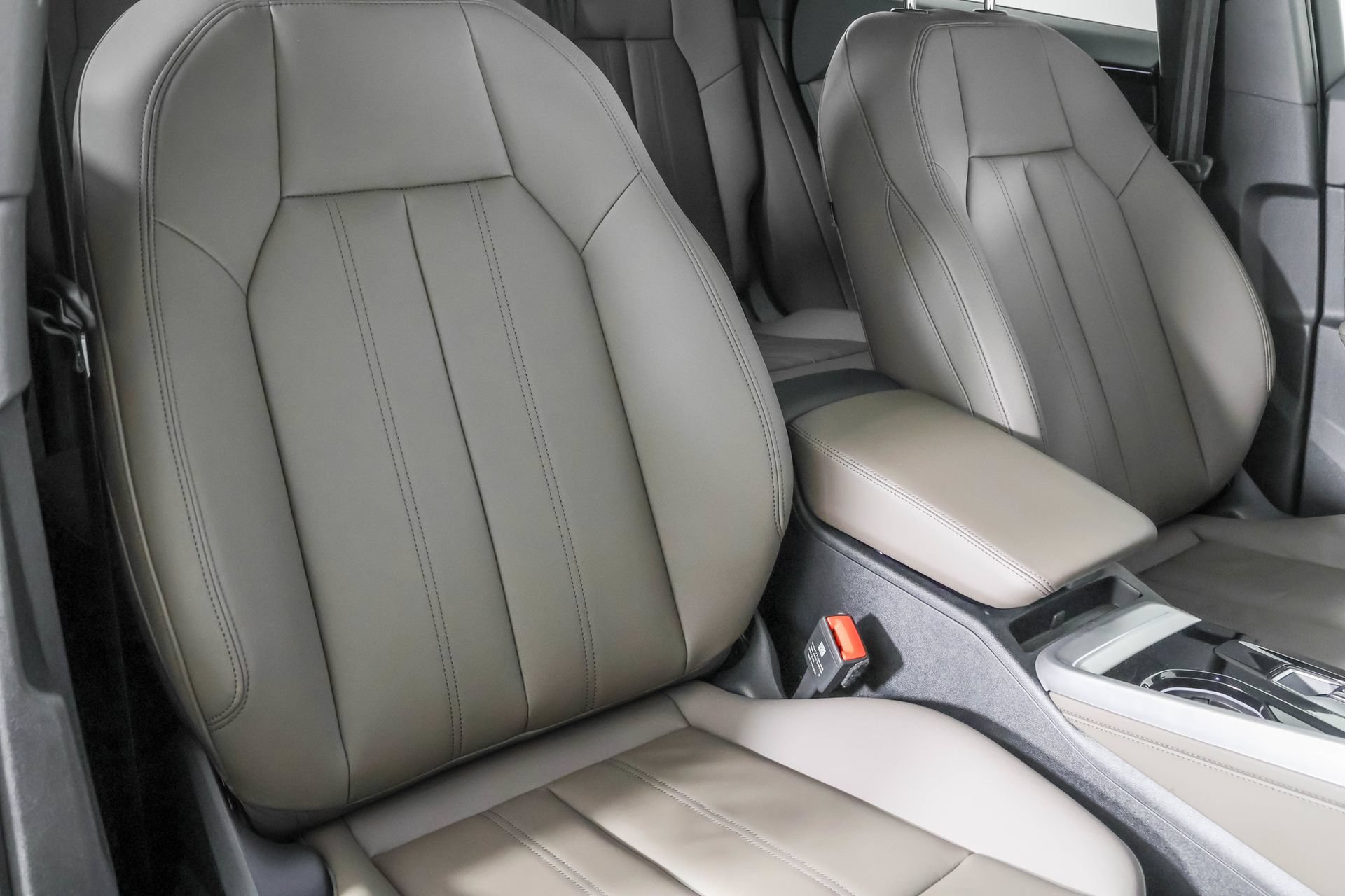 Used 2025 Audi Q5 Premium w/ Convenience Package AWD/4WD image 47