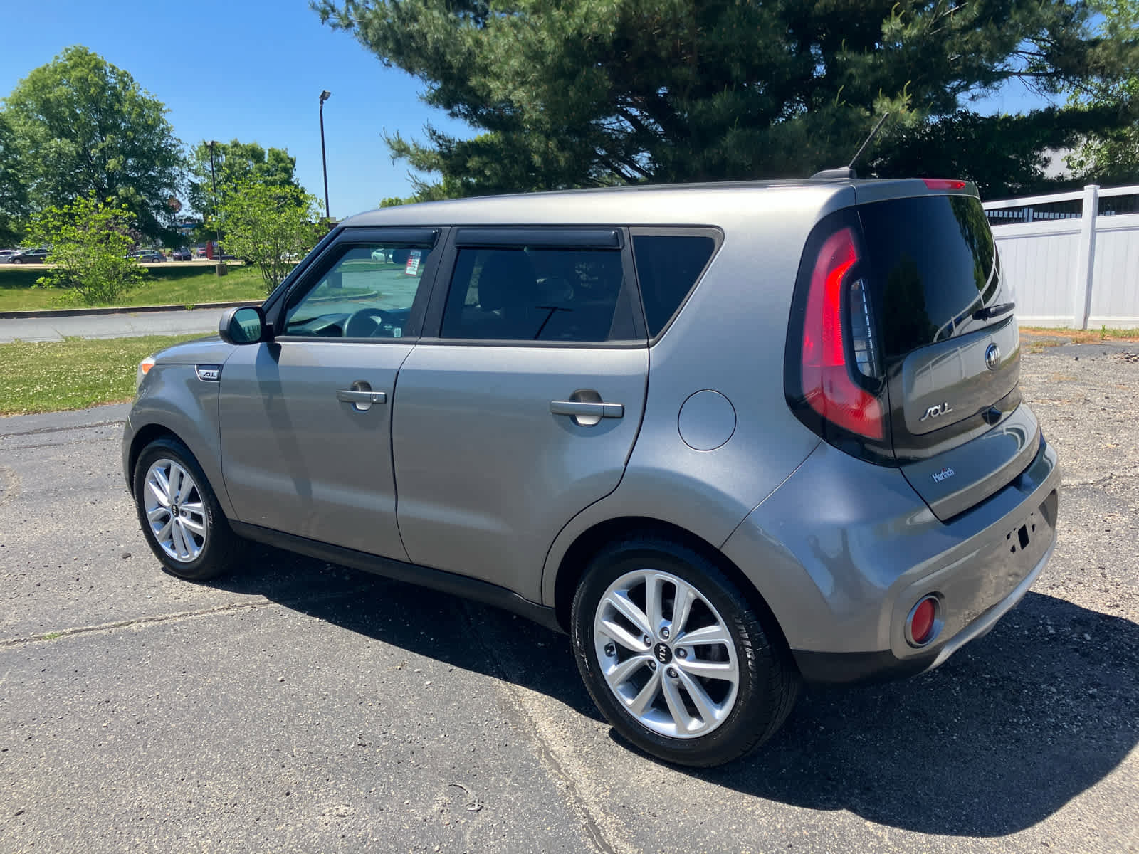 Used 2017 Kia Soul + FWD image 4
