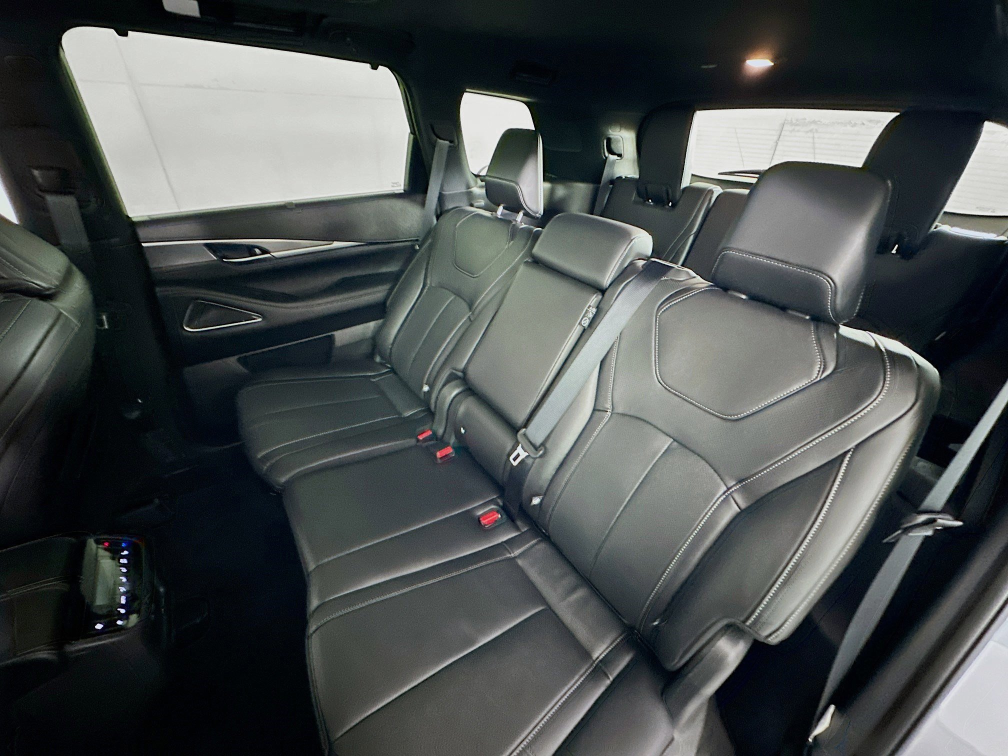 Used 2025 INFINITI QX60 Luxe w/ Black Edition image 23