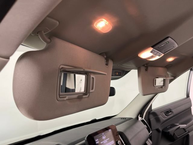 Used 2025 Nissan Pathfinder SV FWD image 37