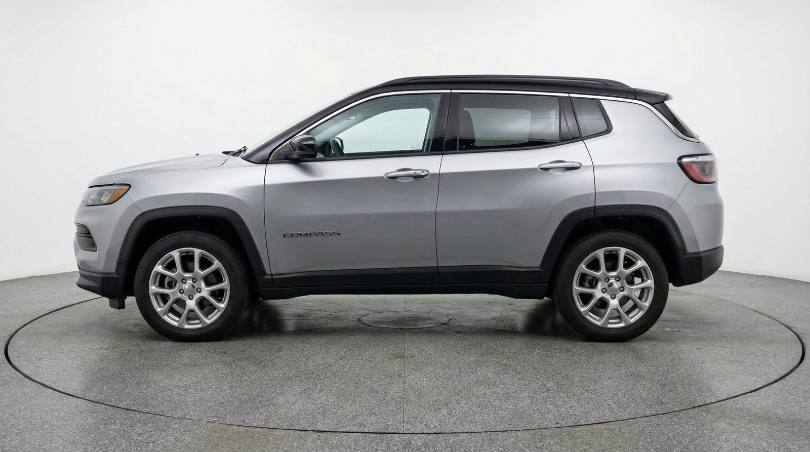 Used 2025 Jeep Compass Limited image 5
