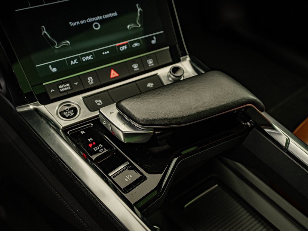 Used 2021 Audi e-tron Premium w/ Convenience Plus Package image 34