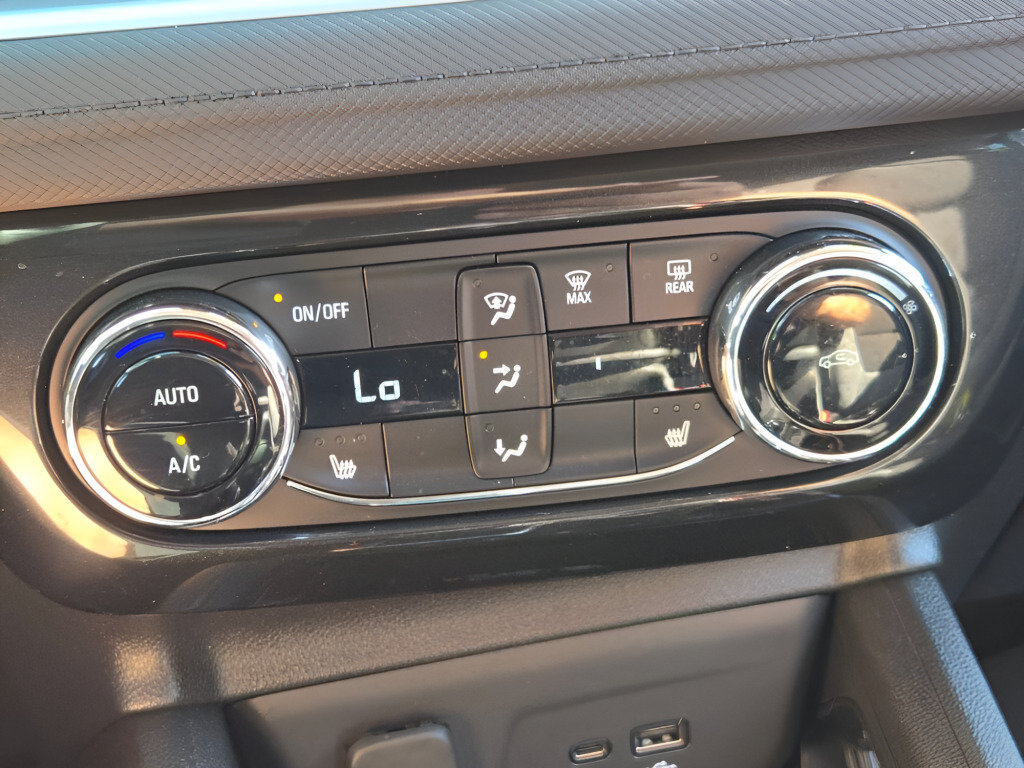 Used 2024 Chevrolet TrailBlazer LT w/ Convenience Package AWD/4WD image 32