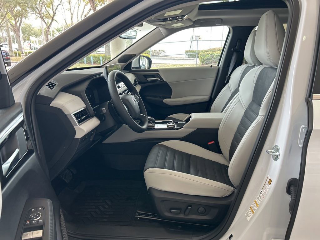 New 2026 Mitsubishi Outlander SE image 5