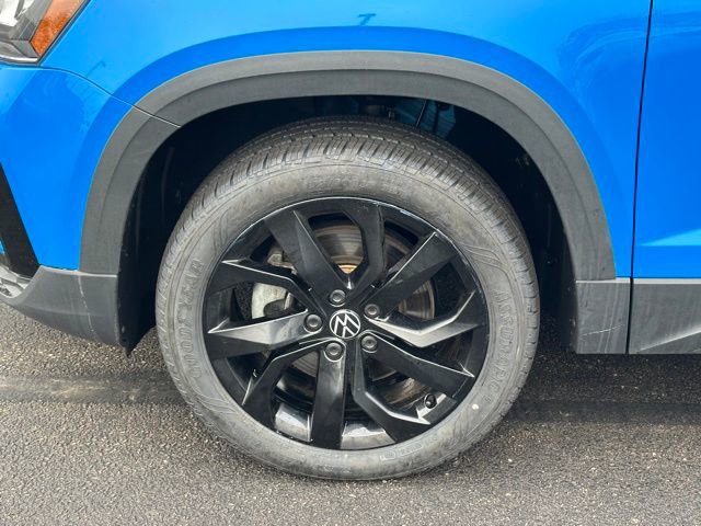 Certified 2024 Volkswagen Taos SE image 10