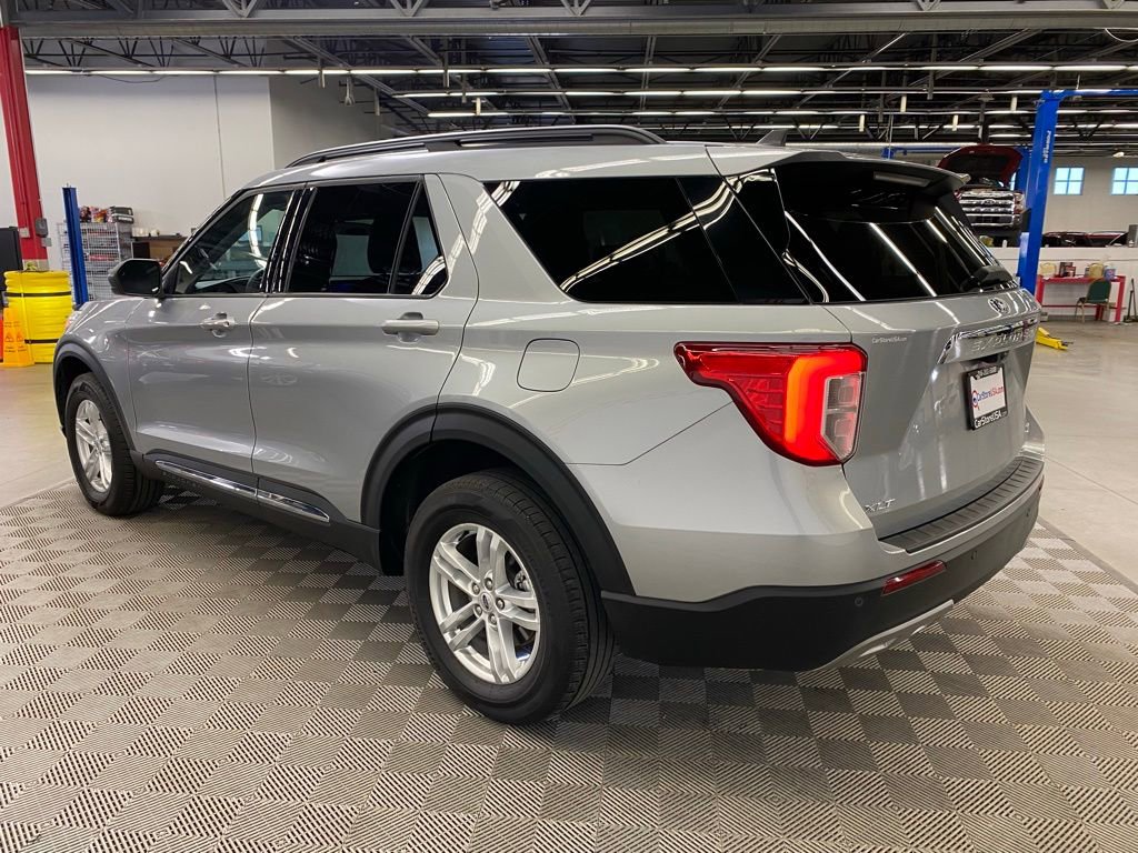 Used 2023 Ford Explorer XLT w/ Equipment Group 202A image 8