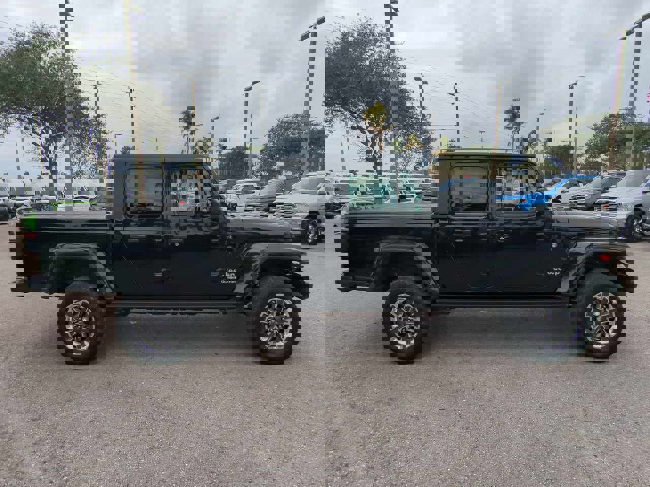 Used 2020 Jeep Gladiator Overland image 4