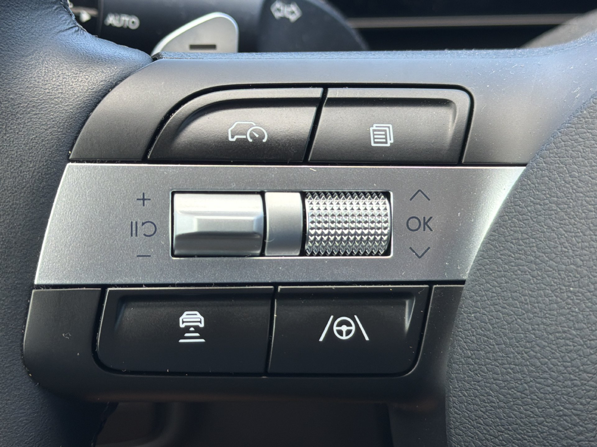 Used 2025 Hyundai Tucson Limited FWD image 25
