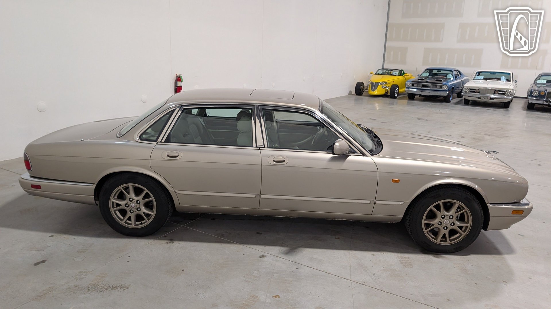 Used 1996 Jaguar XJ6 RWD image 16