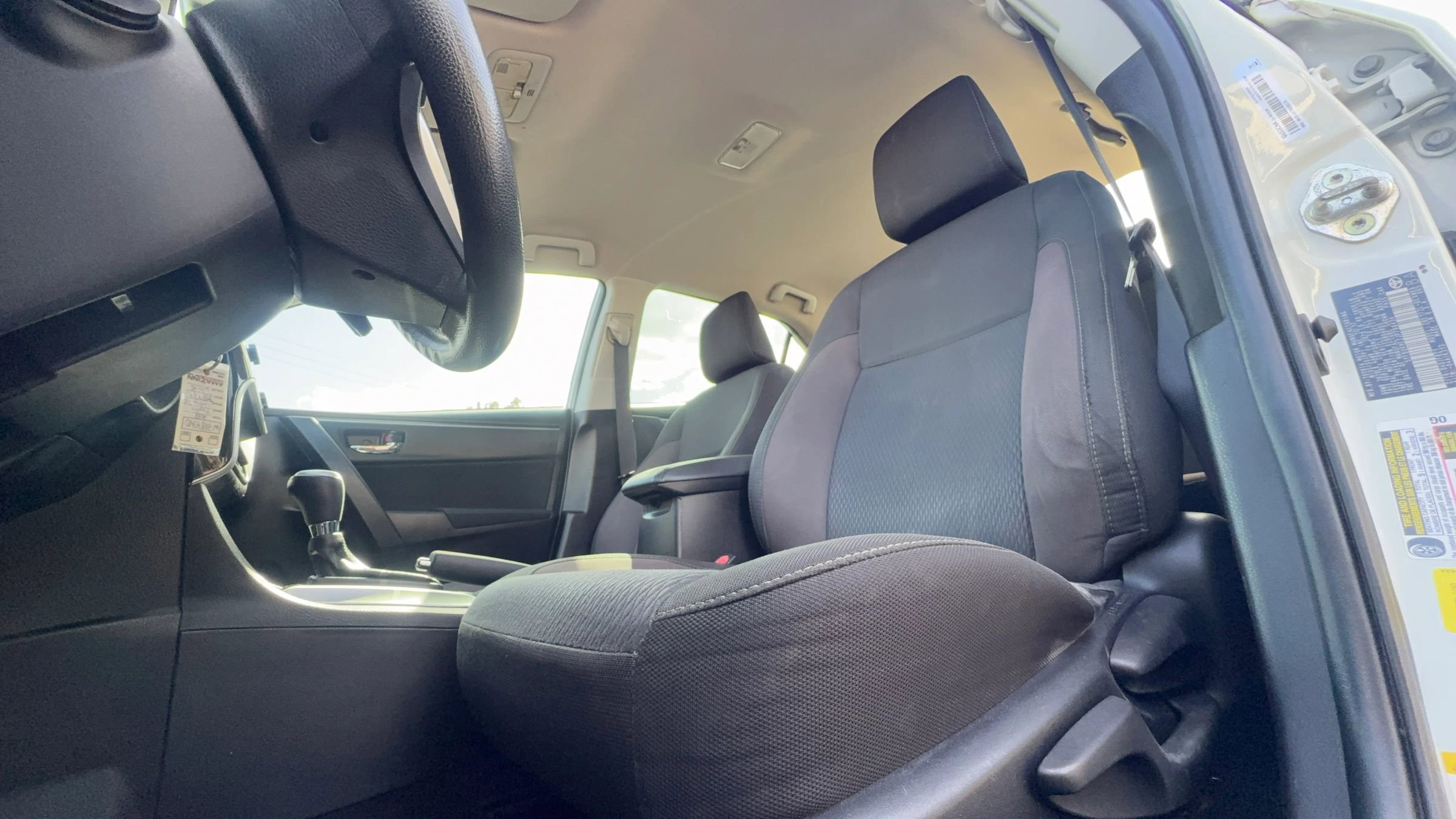 Used 2018 Toyota Corolla LE FWD image 16