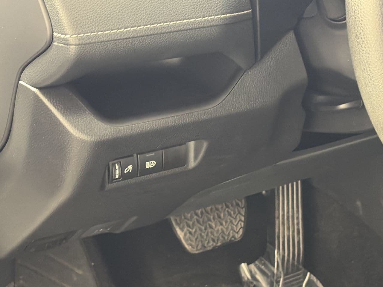 Used 2025 Toyota RAV4 XLE FWD image 12