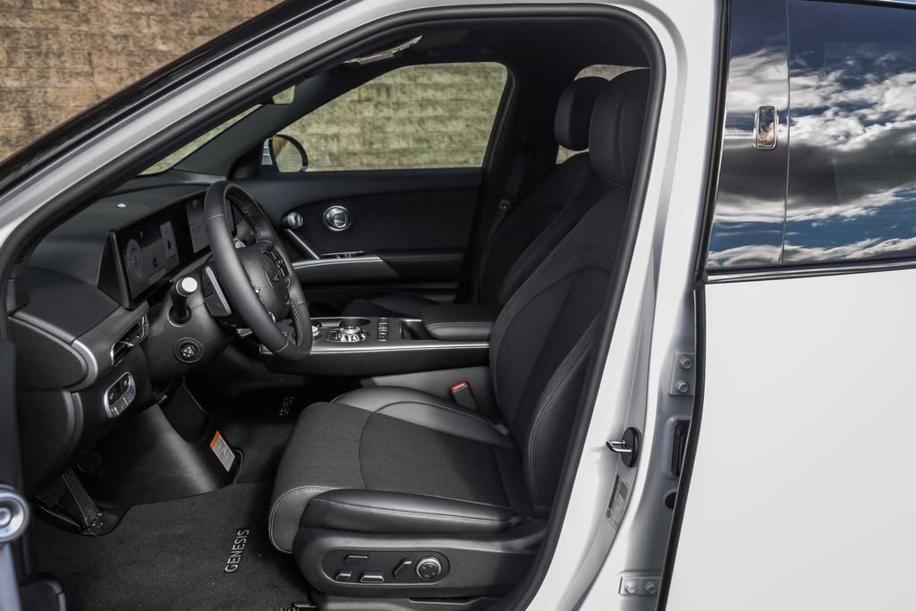 New 2025 Genesis GV60 Advanced image 13