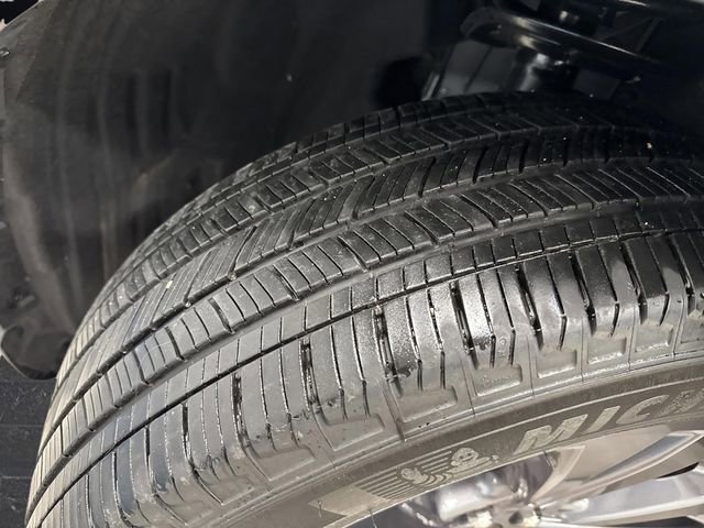 Used 2025 Ford Explorer Active w/ Active Comfort Package image 41