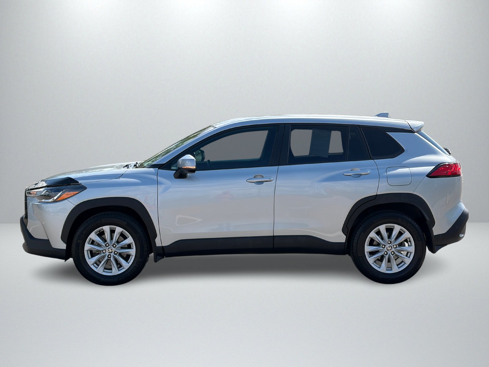Used 2022 Toyota Corolla Cross LE AWD/4WD image 2
