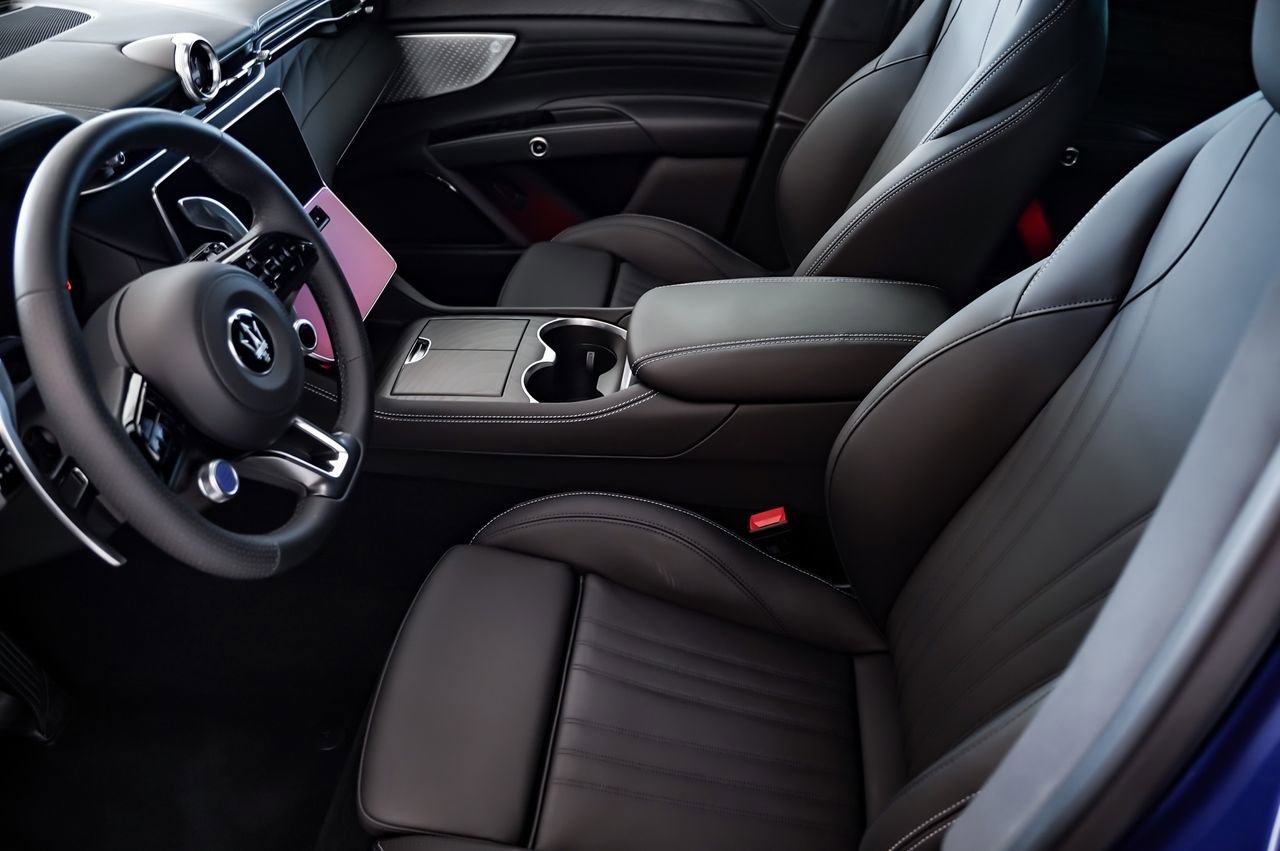 New 2025 Maserati Grecale GT image 13