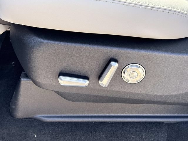New 2026 Lincoln Navigator L Premier AWD/4WD image 24