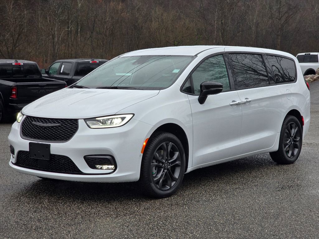 New 2026 Chrysler Pacifica Select image 2