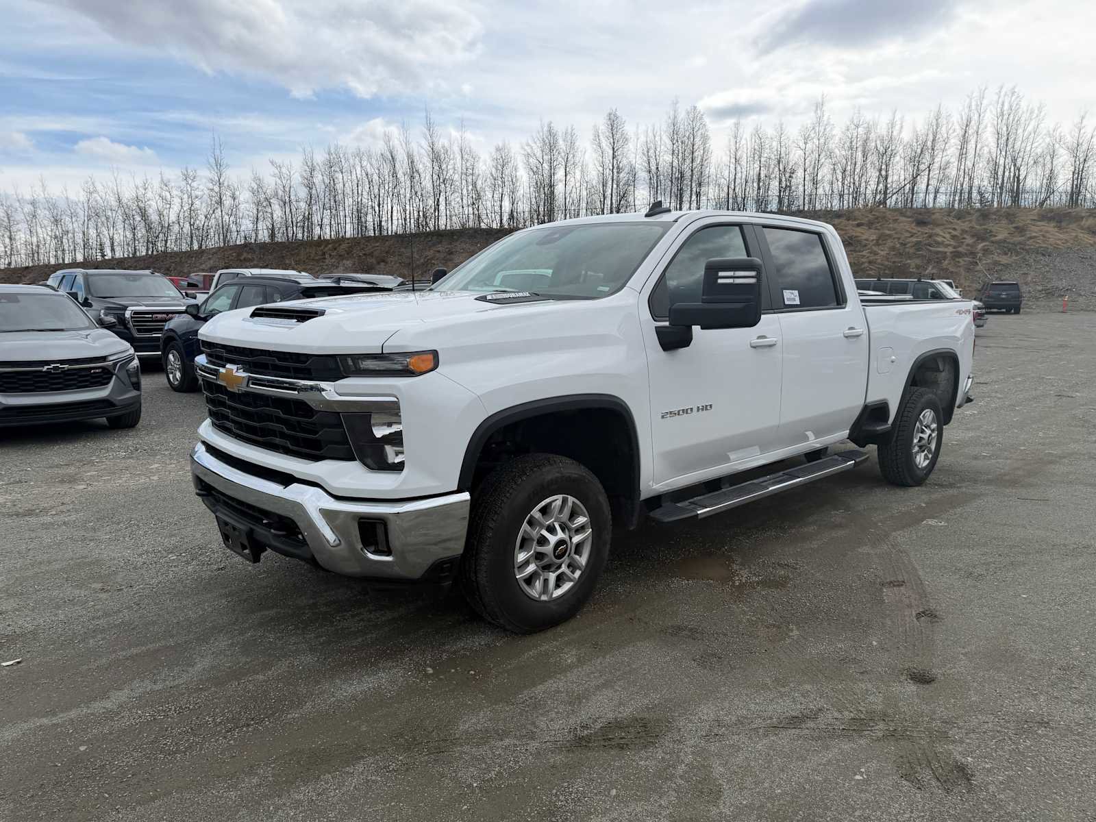 Used 2025 Chevrolet Silverado 2500 LT w/ Convenience Package AWD/4WD image 3