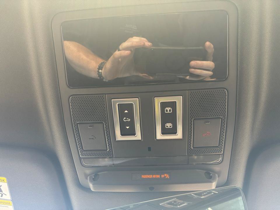 New 2026 Land Rover Defender 130 X-Dynamic SE AWD/4WD image 21