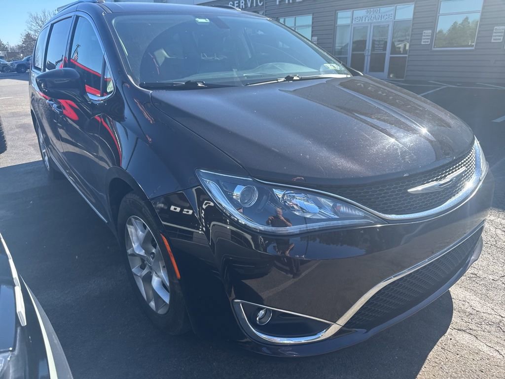 Used 2018 Chrysler Pacifica Touring-L Plus w/ Tire & Wheel Group FWD image 4