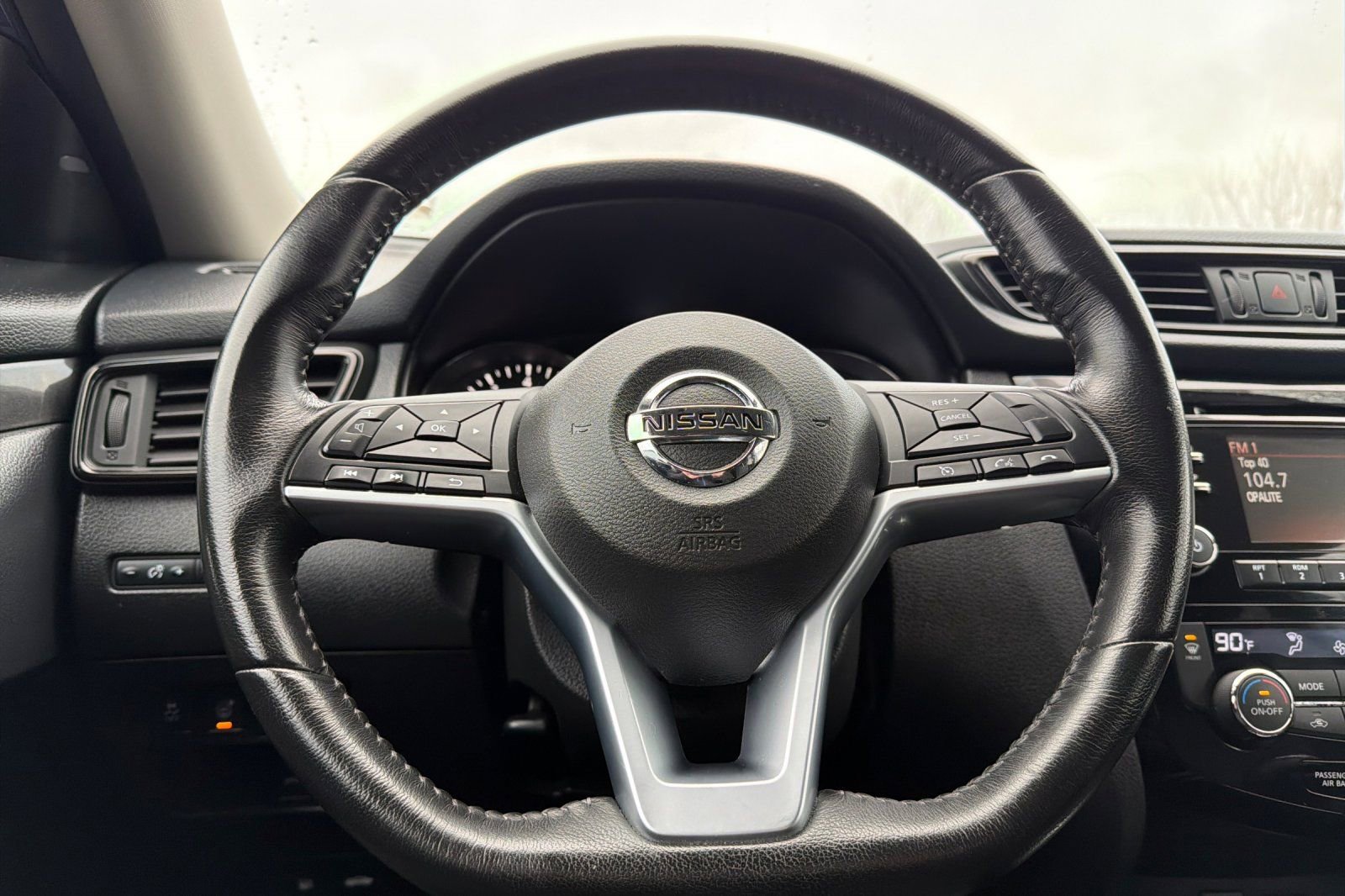 Used 2017 Nissan Rogue SV image 22