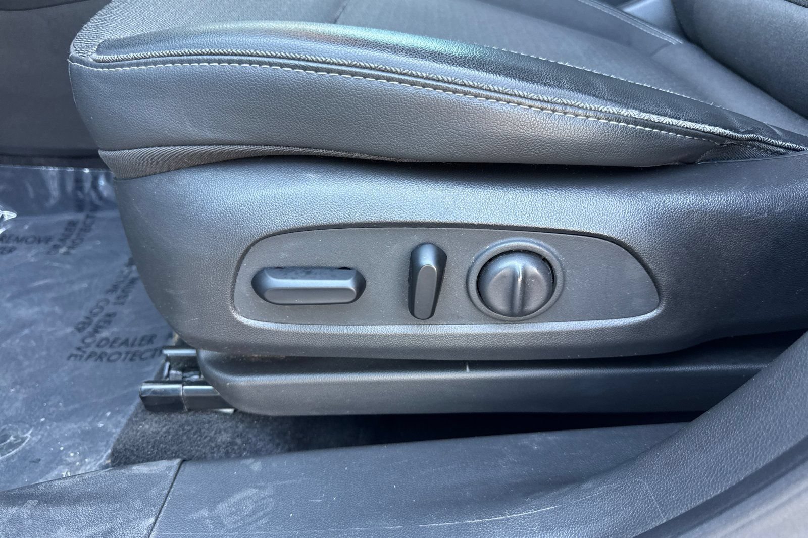 Certified 2023 Buick Encore GX Preferred w/ Cold Weather Comfort Package FWD image 12