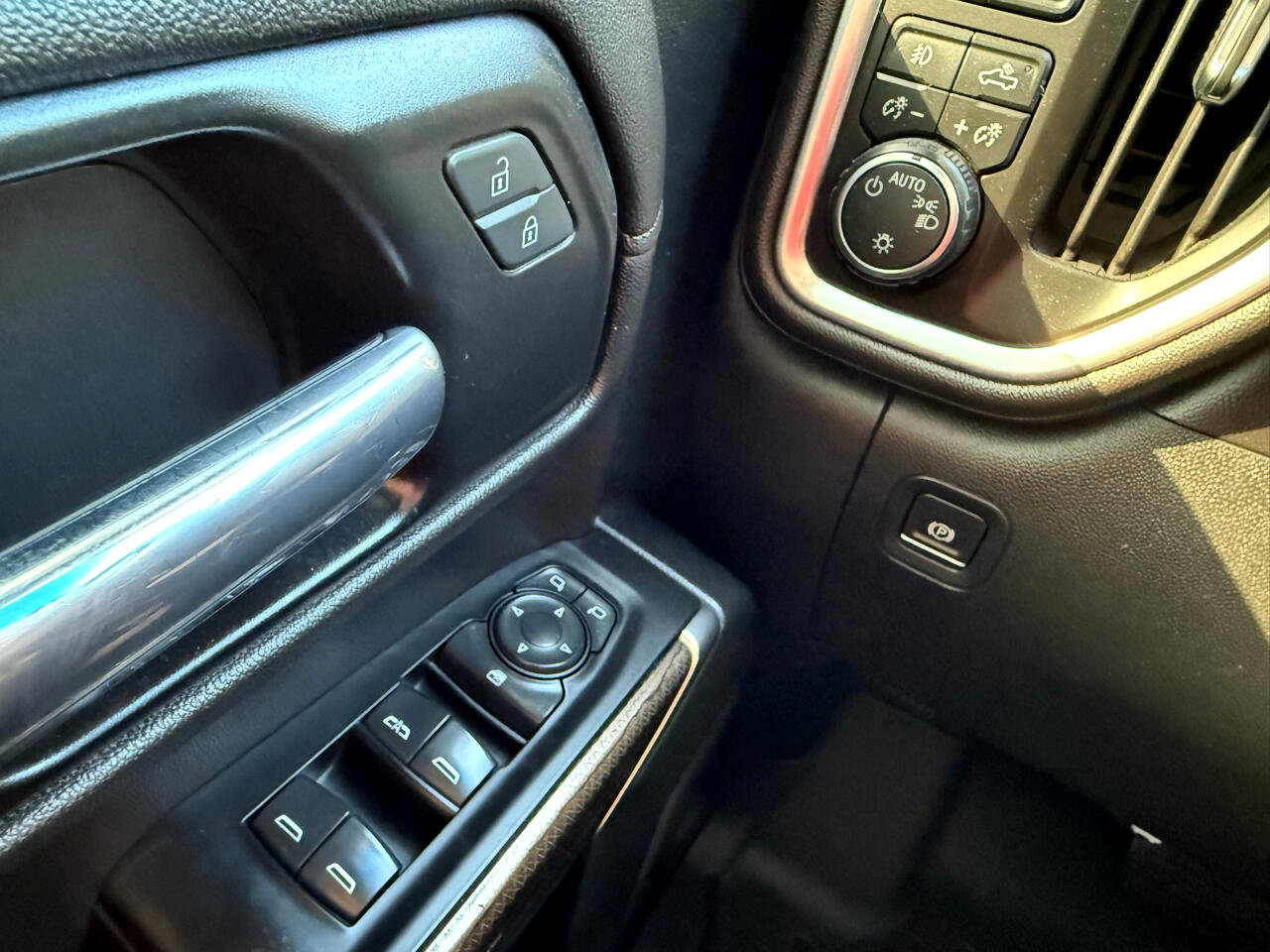 Used 2020 Chevrolet Silverado 1500 LT Trail Boss w/ Convenience Package image 23