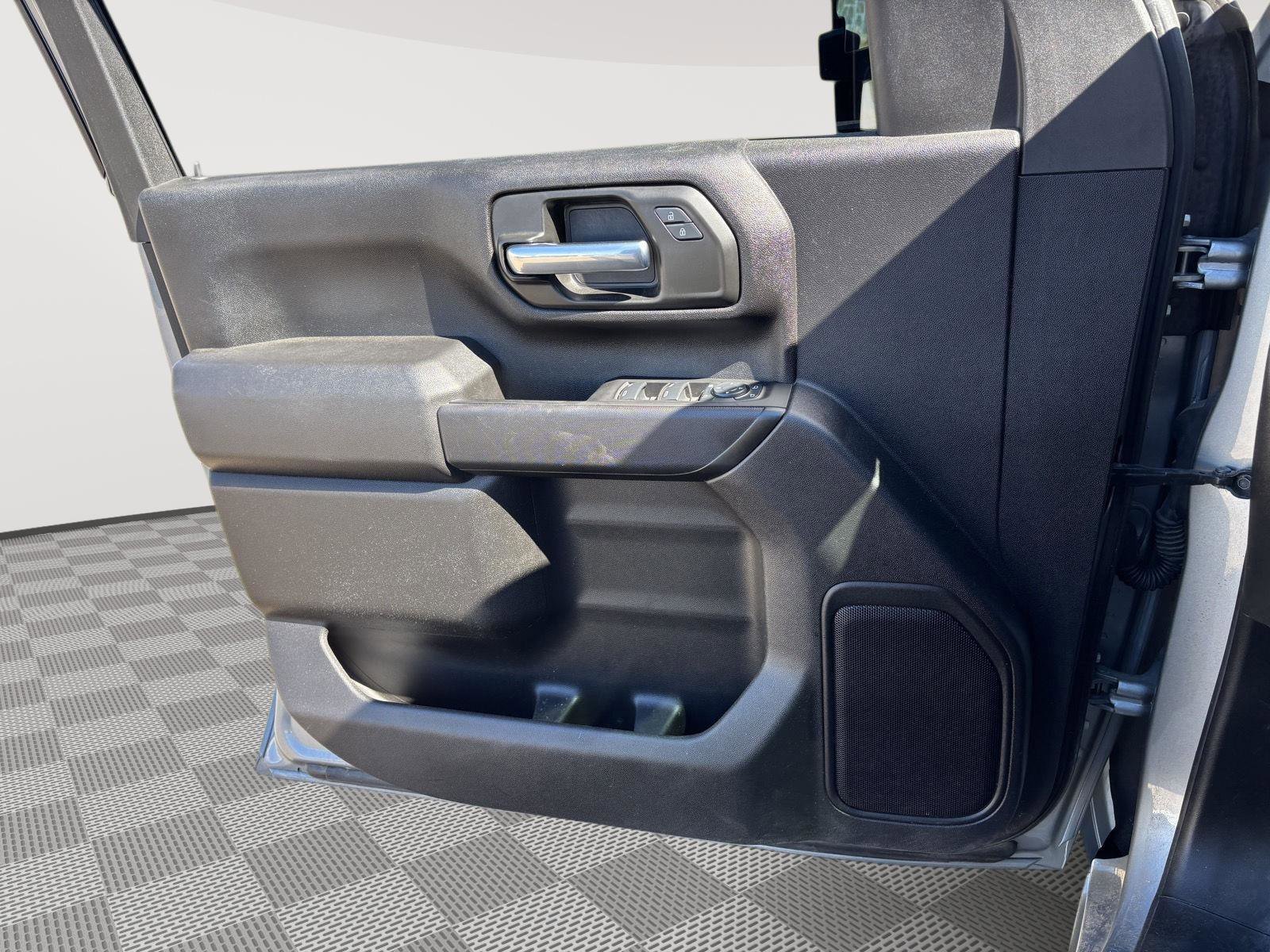 Used 2025 Chevrolet Silverado 2500 Custom w/ Custom Value Package image 15