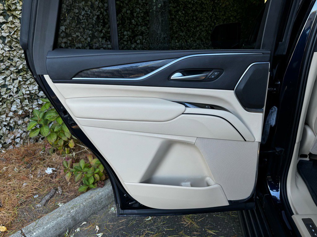 Used 2023 Cadillac Escalade Premium Luxury w/ Performance Package image 15