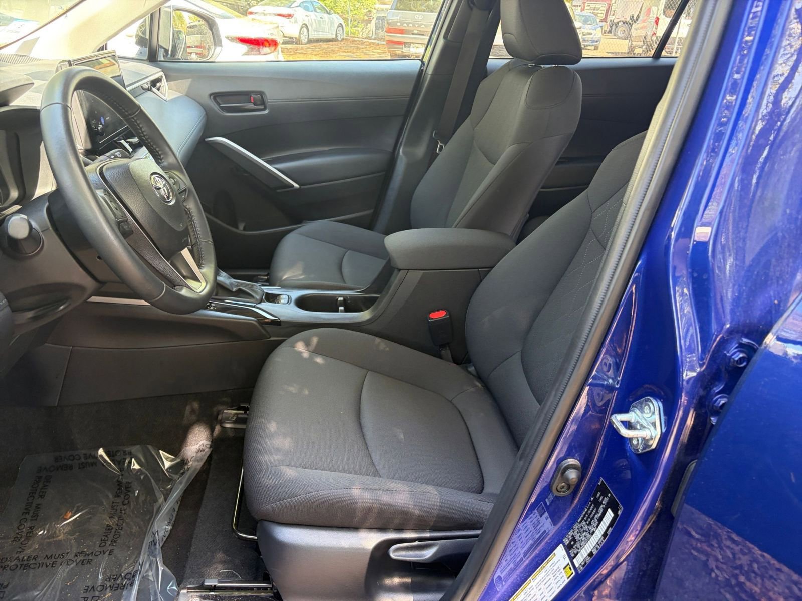 Used 2025 Toyota Corolla Cross LE image 23