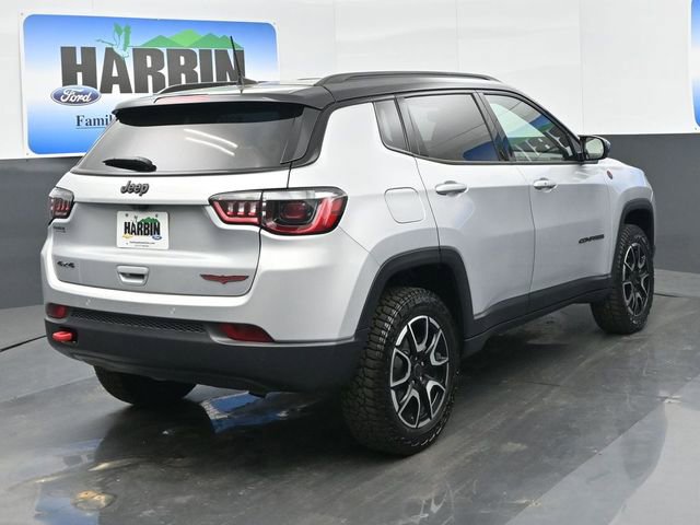 Used 2025 Jeep Compass Trailhawk image 5