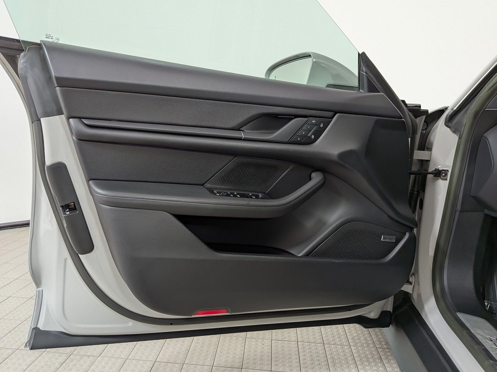 Certified 2023 Porsche Taycan 4S AWD/4WD image 14