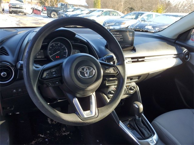 Used 2019 Toyota Yaris L image 12