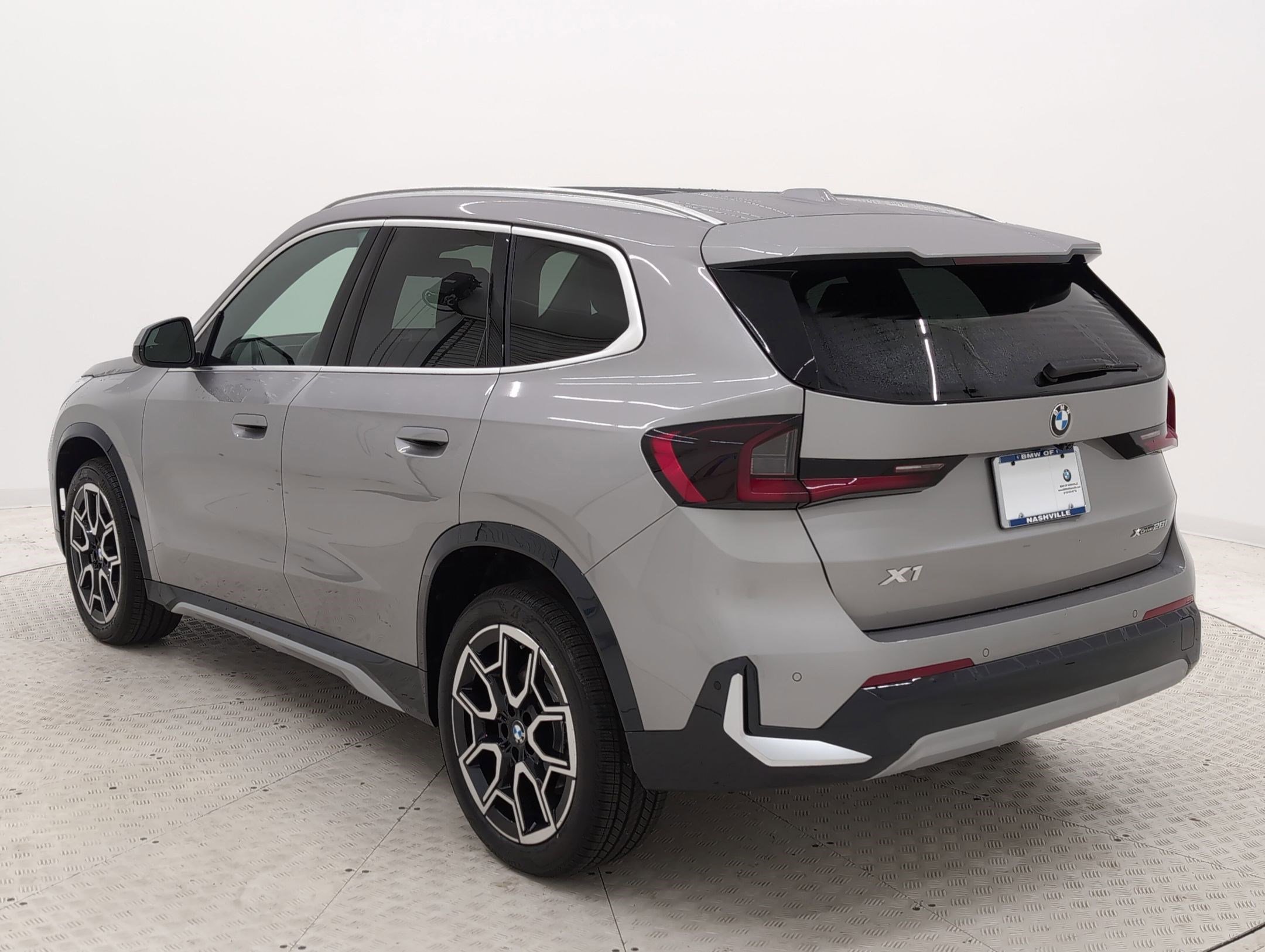 Used 2025 BMW X1 xDrive28i w/ Premium Package AWD/4WD image 3