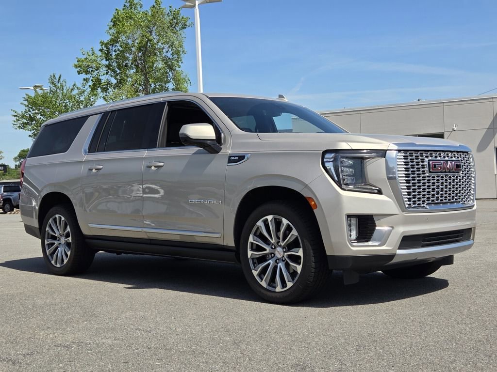 Used 2021 GMC Yukon XL Denali w/ Denali Premium Package image 7