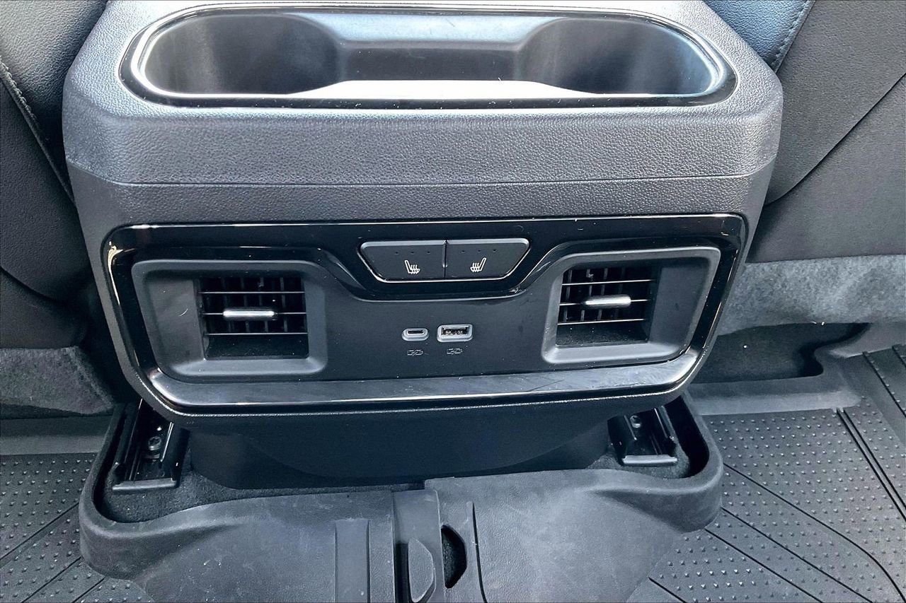 Used 2022 Chevrolet Silverado 1500 ZR2 w/ Technology Package image 18