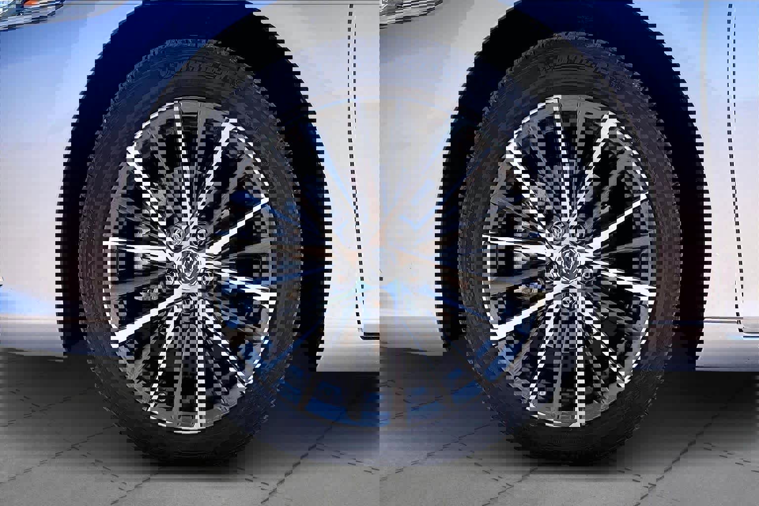 Used 2025 Lexus ES 300h w/ Premium Package image 10