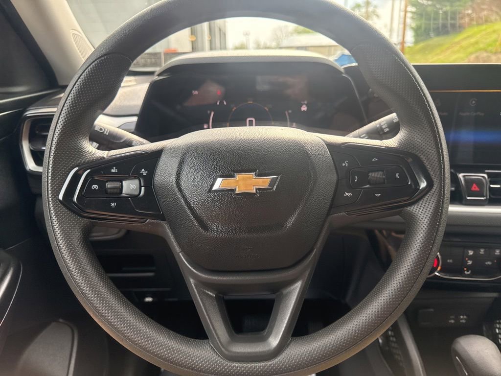 Used 2025 Chevrolet TrailBlazer LT AWD/4WD image 23