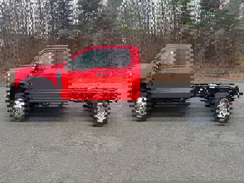 New 2025 Ford F550 4x4 SuperCab Super Duty w/ XLT Value Package image 4