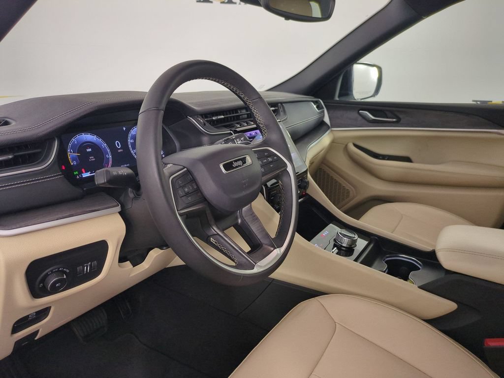 Used 2024 Jeep Grand Cherokee L Limited AWD/4WD image 16